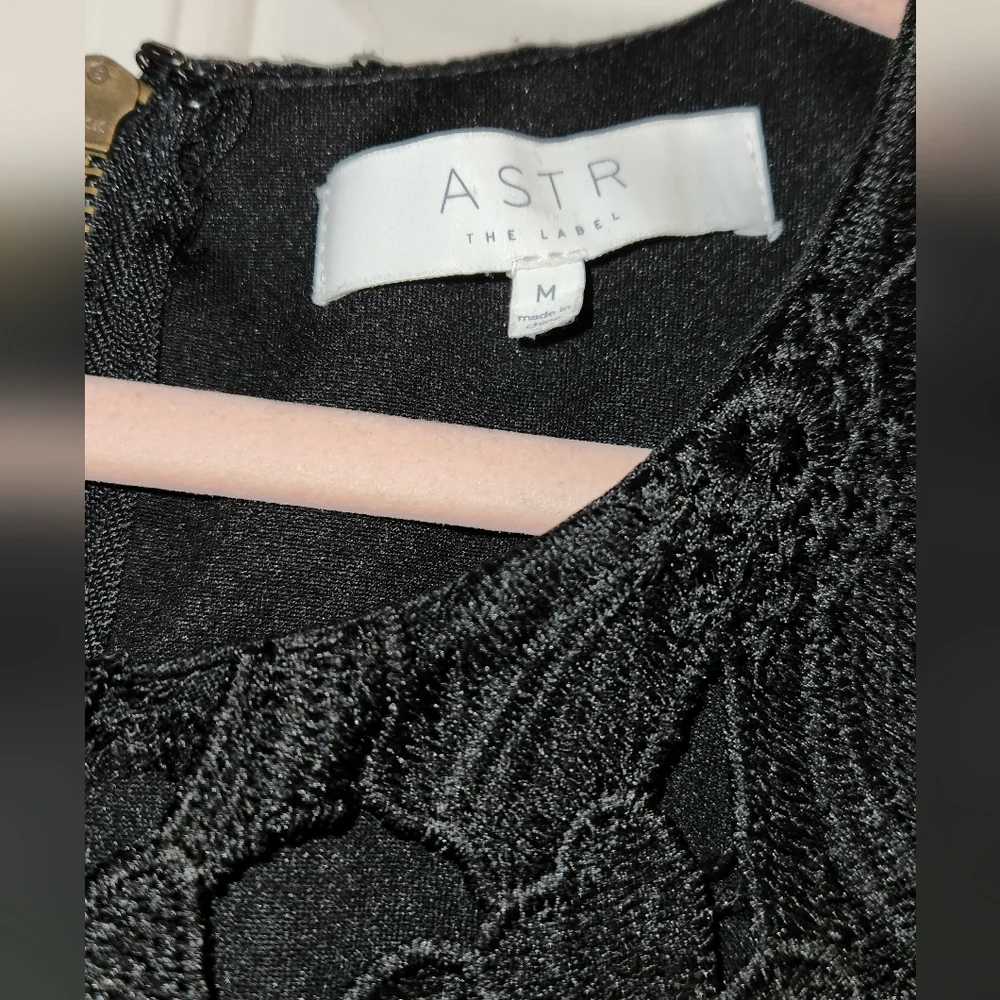 ASTR LACE DRESS !! - Picture 3 of 3